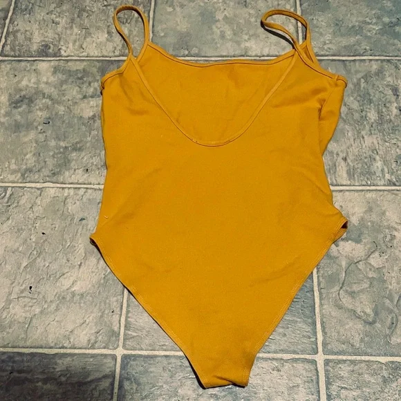 🩷Ladies F21 Bodysuit - Picture 2 of 2